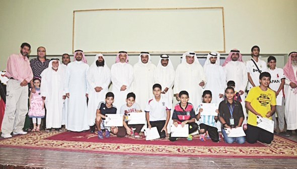 لقطة مع الفائزين وقيادات المركز