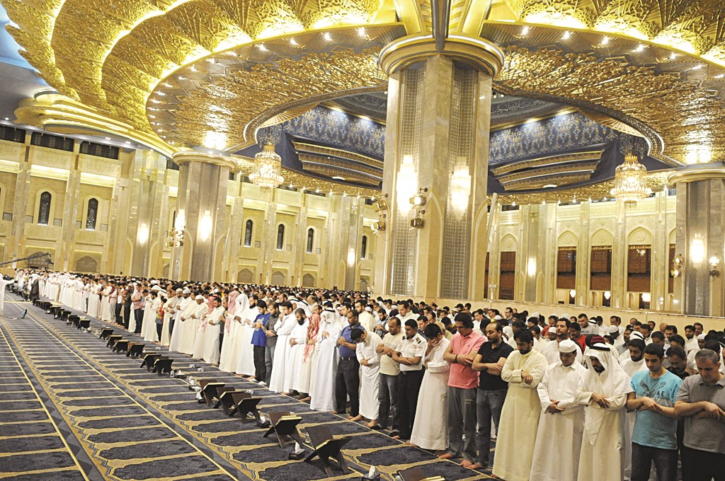 المسجد الكبير تحفة معمارية اكتملت بالمصلين