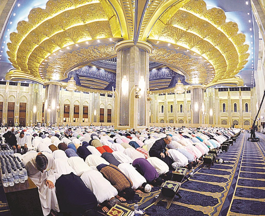 المصلون سجود