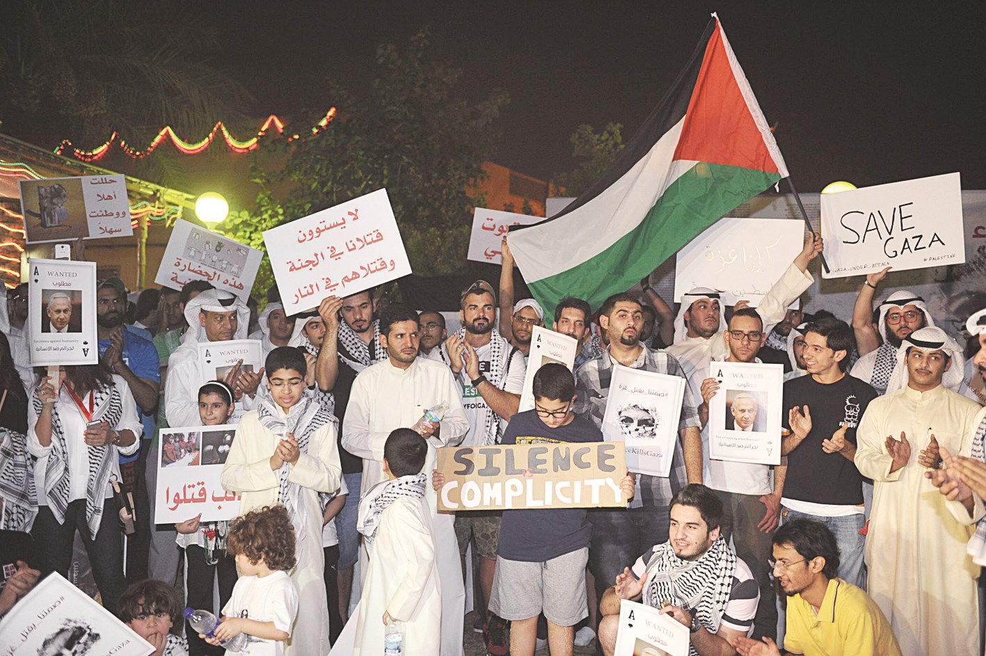 جانب من المشاركين في الوقفة التضامنية