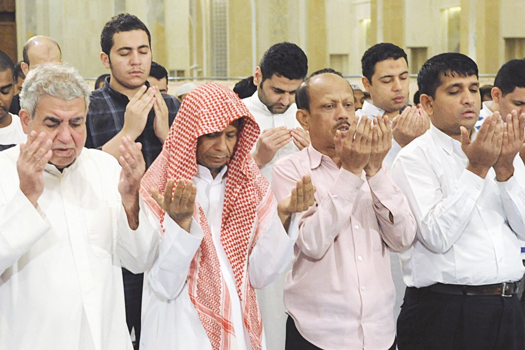 تأمين على الدعاء بقلوب خاشعة