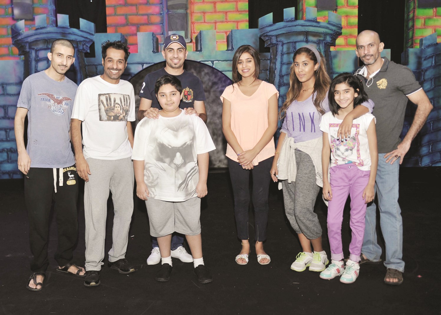 فريق العمل مع الزميل جاسم الناصر (تصوير سعد هنداوي)