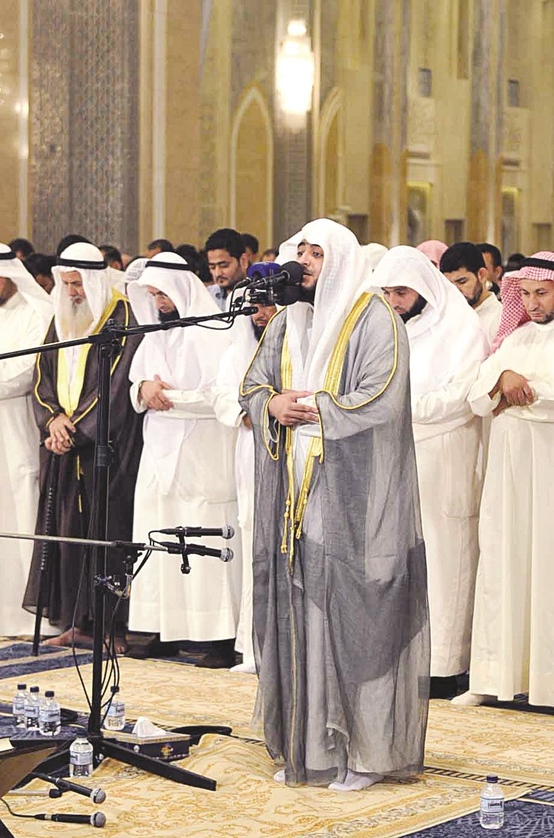 الكندري امَّ المصلين