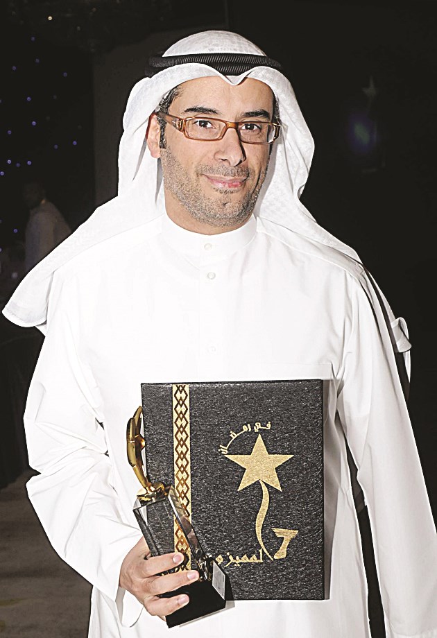 صالح الدويخ يتسلم جائزته كأفضل معدّ