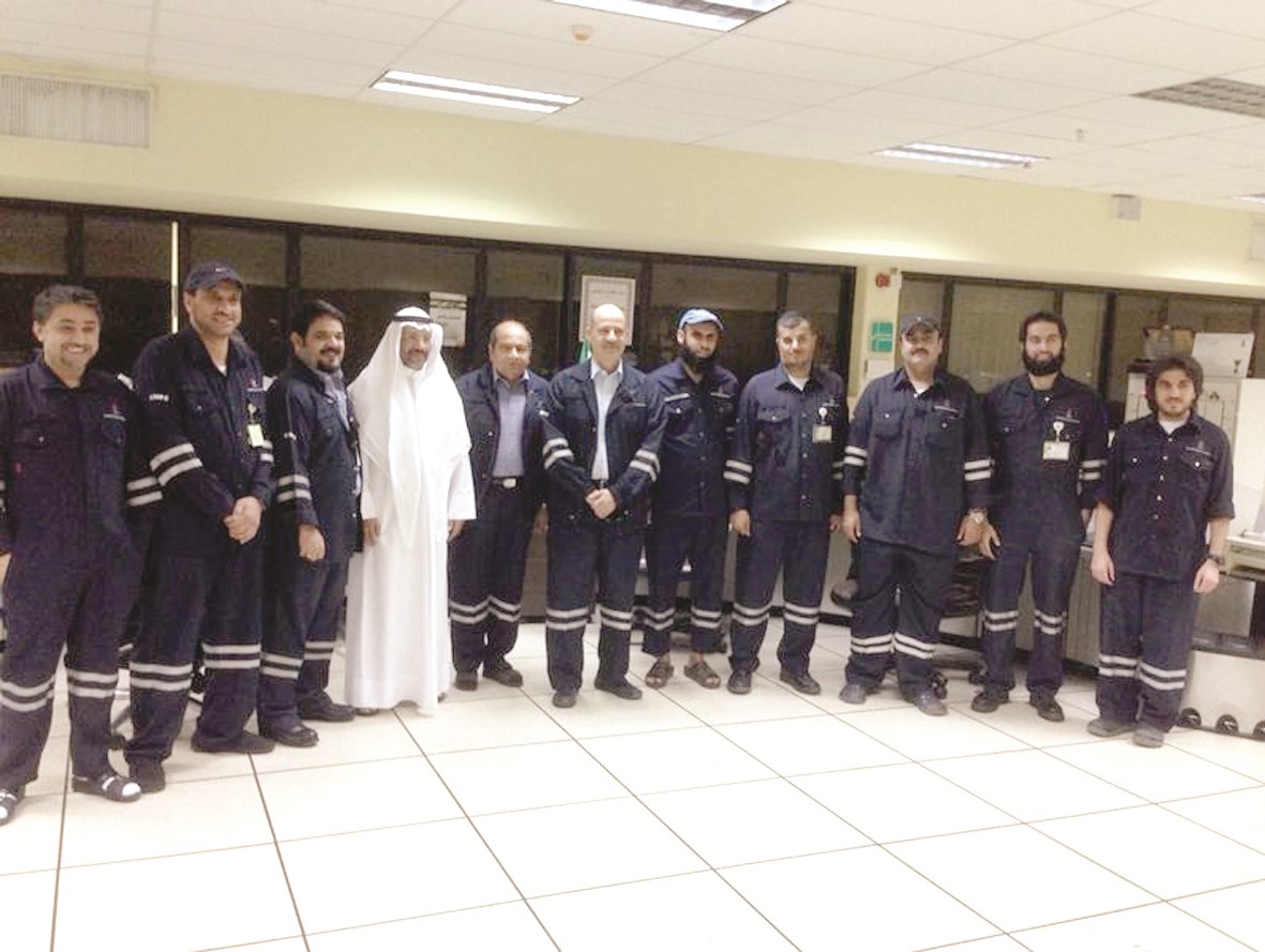 u0627u0644u0645u0637u064au0631u064a u0648u0627u0644u062cu064au0645u0627u0632 u064au062au0648u0633u0637u0627u0646 u0639u062fu062fu0627u064b u0645u0646 u0627u0644u0645u0648u0638u0641u064au0646