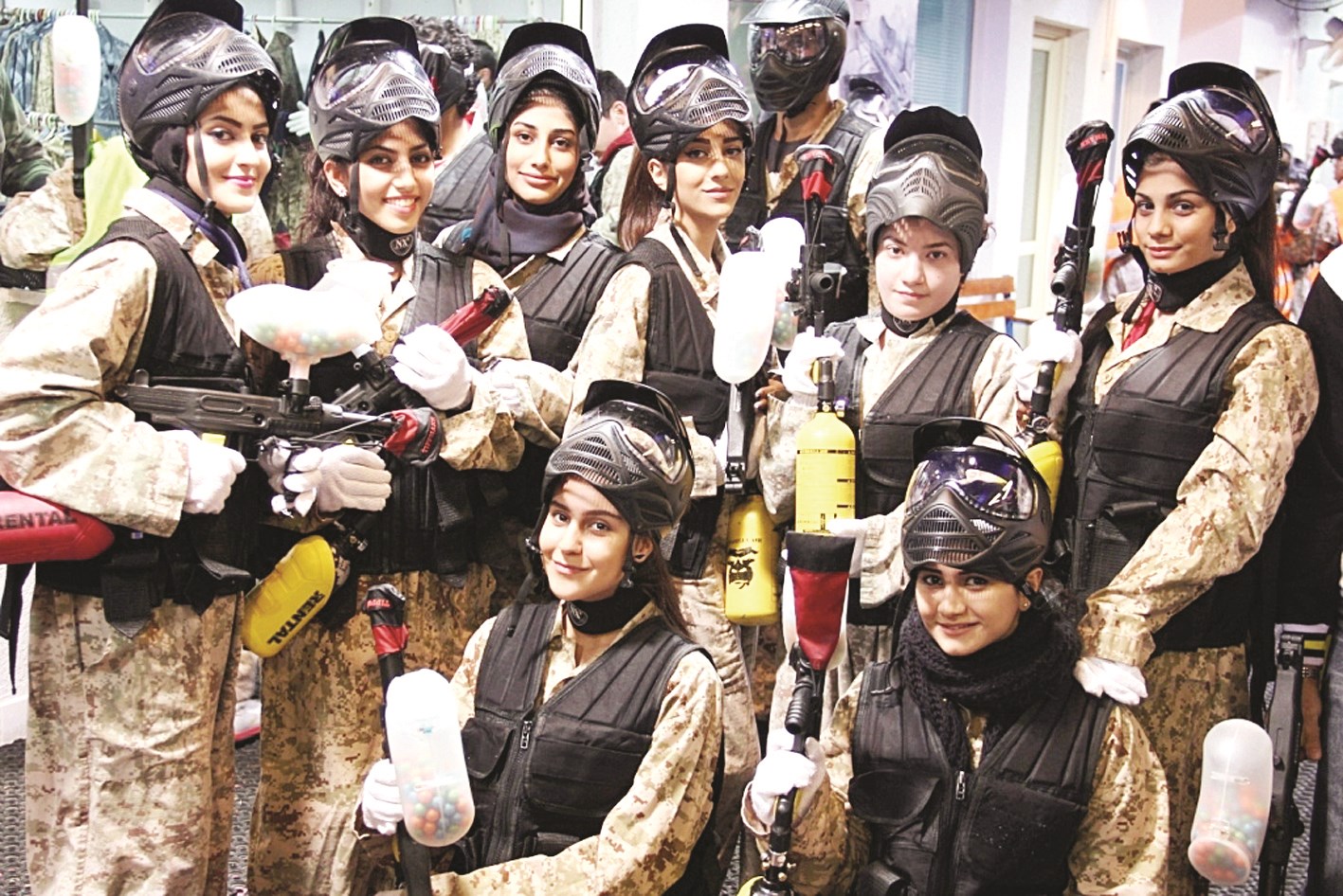 u0645u062cu0645u0648u0639u0629 u0645u0646 u0627u0644u0641u062au064au0627u062a u064au0633u062au0639u062fu062fu0646 u0644u062eu0648u0636 u0645u0646u0627u0641u0633u0629