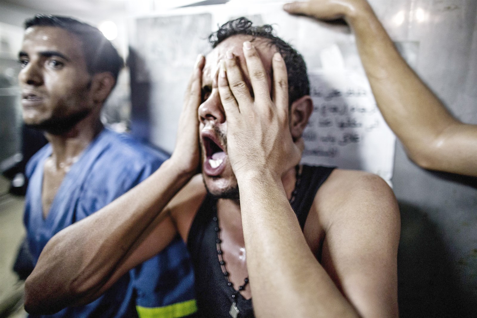 u0641u0644u0633u0637u064au0646u064a u064au0646u062au062du0628 u062du0632u0646u0627u064b u0648u064au062eu0641u064a u0639u064au0646u064au0647 u0644u062fu0649 u0631u0624u064au062au0647 u062cu062bu062b u062bu0644u0627u062bu0629 u0627u0637u0641u0627u0644 u0645u0646 u0627u0642u0627u0631u0628u0647 u0633u0642u0637u0648u0627 u0636u062du064au0629 u063au0627u0631u0629 u0627u0633u0631u0627u0626u064au0644u064au0629 u0627u0633u062au0647u062fu0641u062a u062du062fu064au0642u0629 u0623u0644u0639u0627u0628 u0639u0646u062f u0627u0644u0634u0627u0637u0626 u0641u064a u063au0632u0629 (u0627 u0641 u0628)