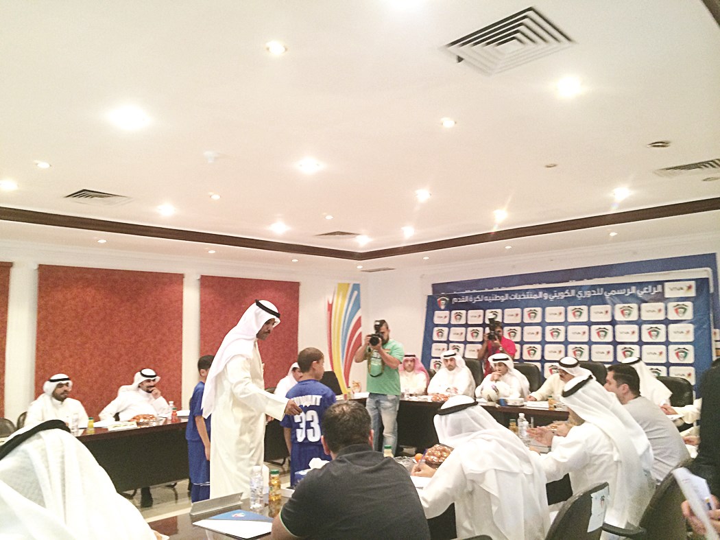 u0627u062du0645u062f u0627u0644u062fu0648u064au0644u0629 u0645u0639 u0645u0646u062fu0648u0628u064a u0627u0644u0627u0646u062fu064au0629 u0623u062bu0646u0627u0621 u0627u062cu0631u0627u0621 u0627u0644u0642u0631u0639u0629