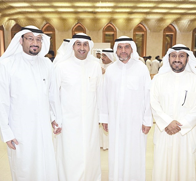 اعضاء هيئة الاطفاء مع الزميل ناصر الفرحان