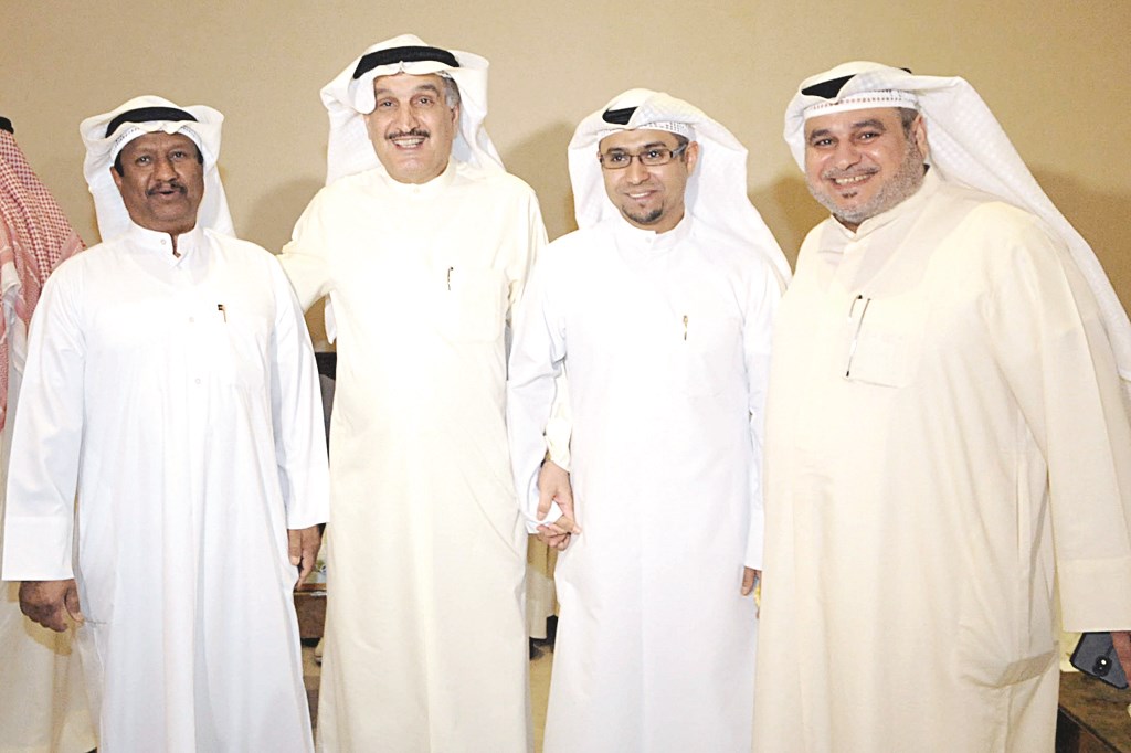 u0643u0627u0645u0644 u0627u0644u0639u0648u0636u064a u0648u0628u0639u0636 u0645u0647u0646u0626u064au0647 (u062au0635u0648u064au0631 u0643u0631u0645 u0630u064au0627u0628)