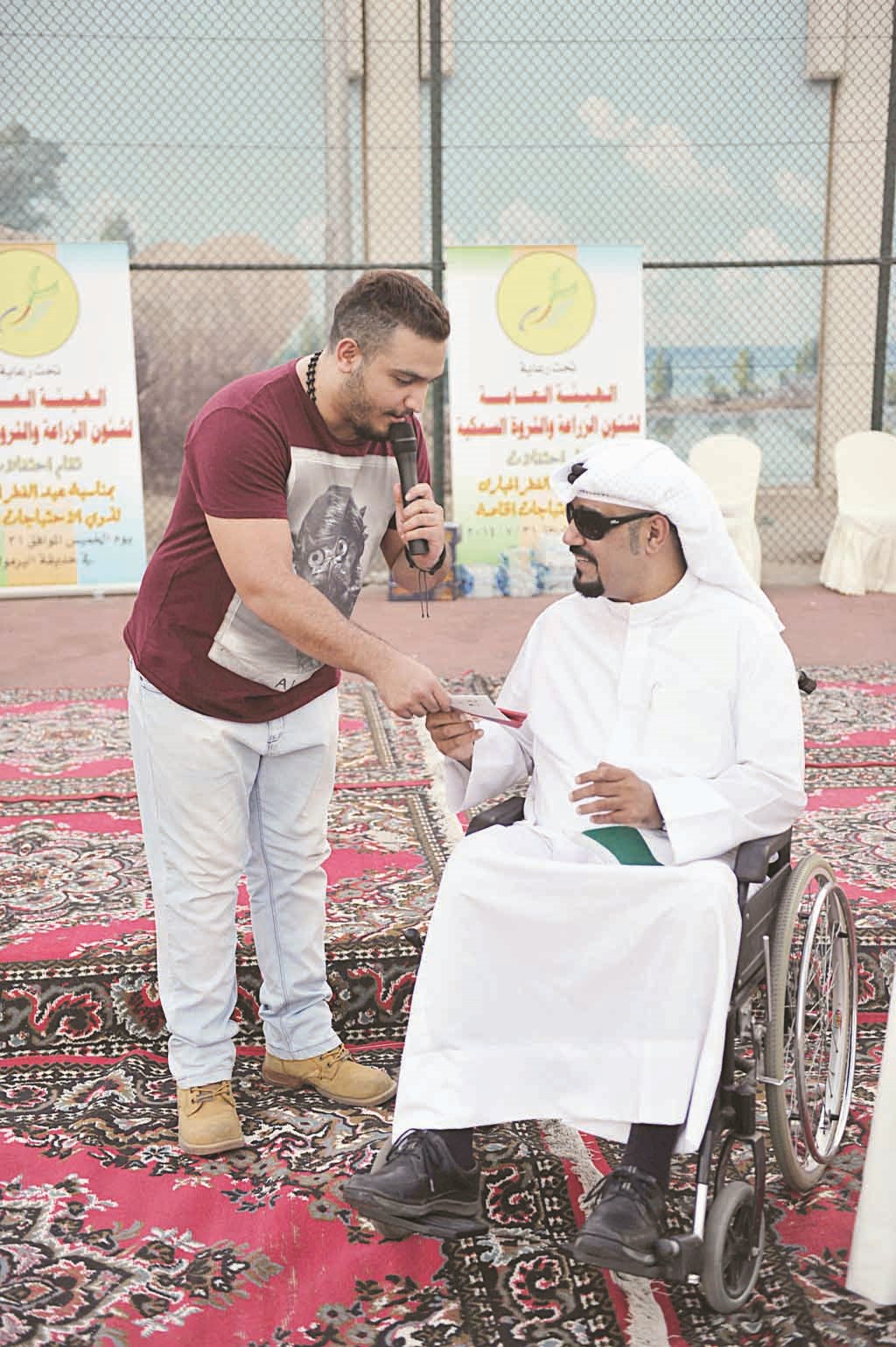 جائزة لأحد المتسابقين