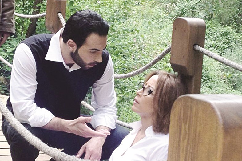 ... ومع كارلوس عازار في «عشرة عبيد زغار»