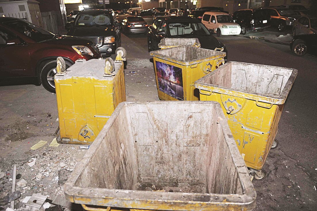 حاويات بعد اخلائها