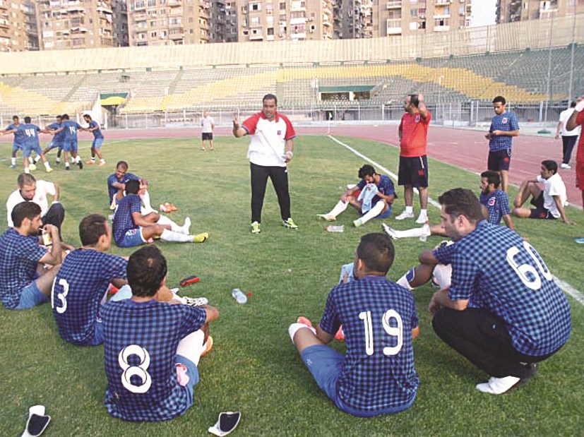 u0627u0644u0644u0627u0639u0628u0648u0646 u064au0633u062au0645u0639u0648u0646 u0625u0644u0649 u062au0639u0644u064au0645u0627u062a u0639u0628u062f u0627u0644u0639u0632u064au0632 u062du0645u0627u062fu0629