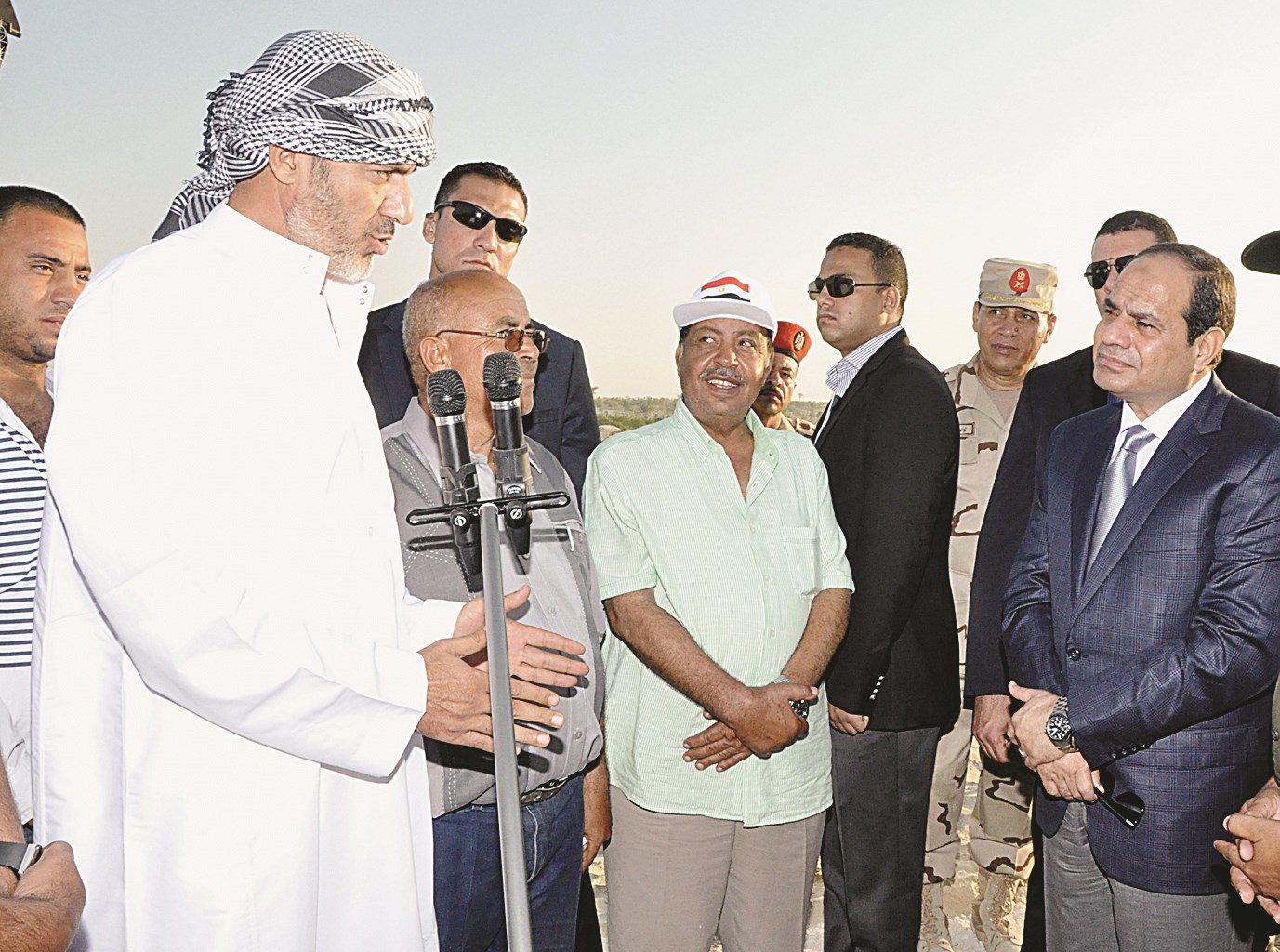 السيسي متفقداً موقع المشروع