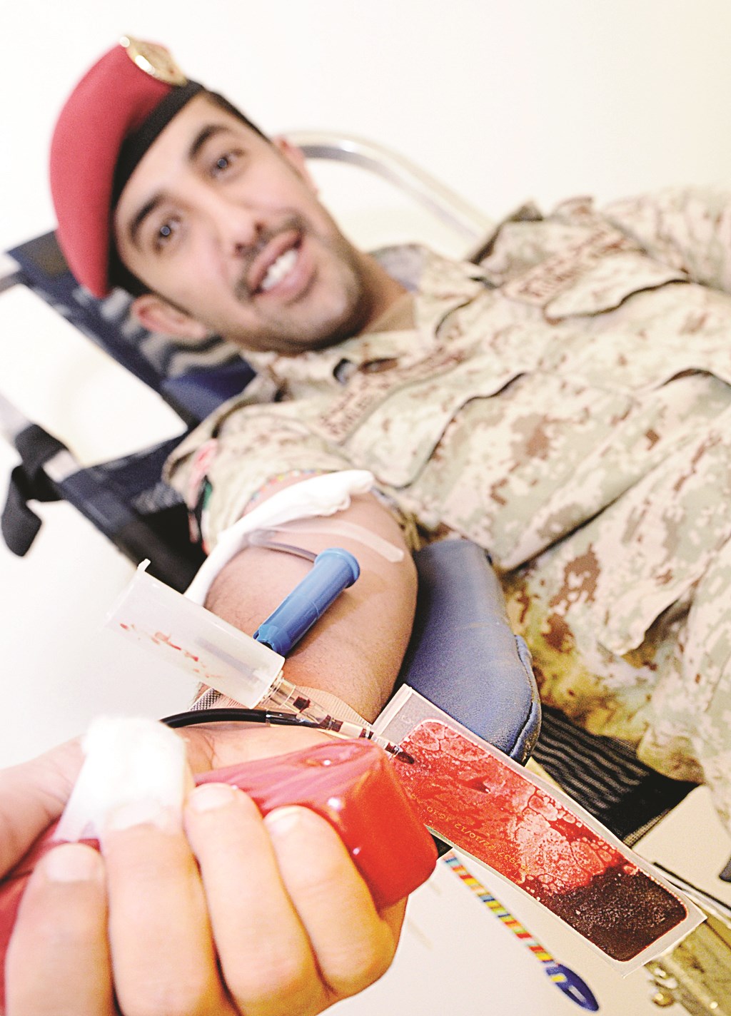 عسكري يجود بدمائه