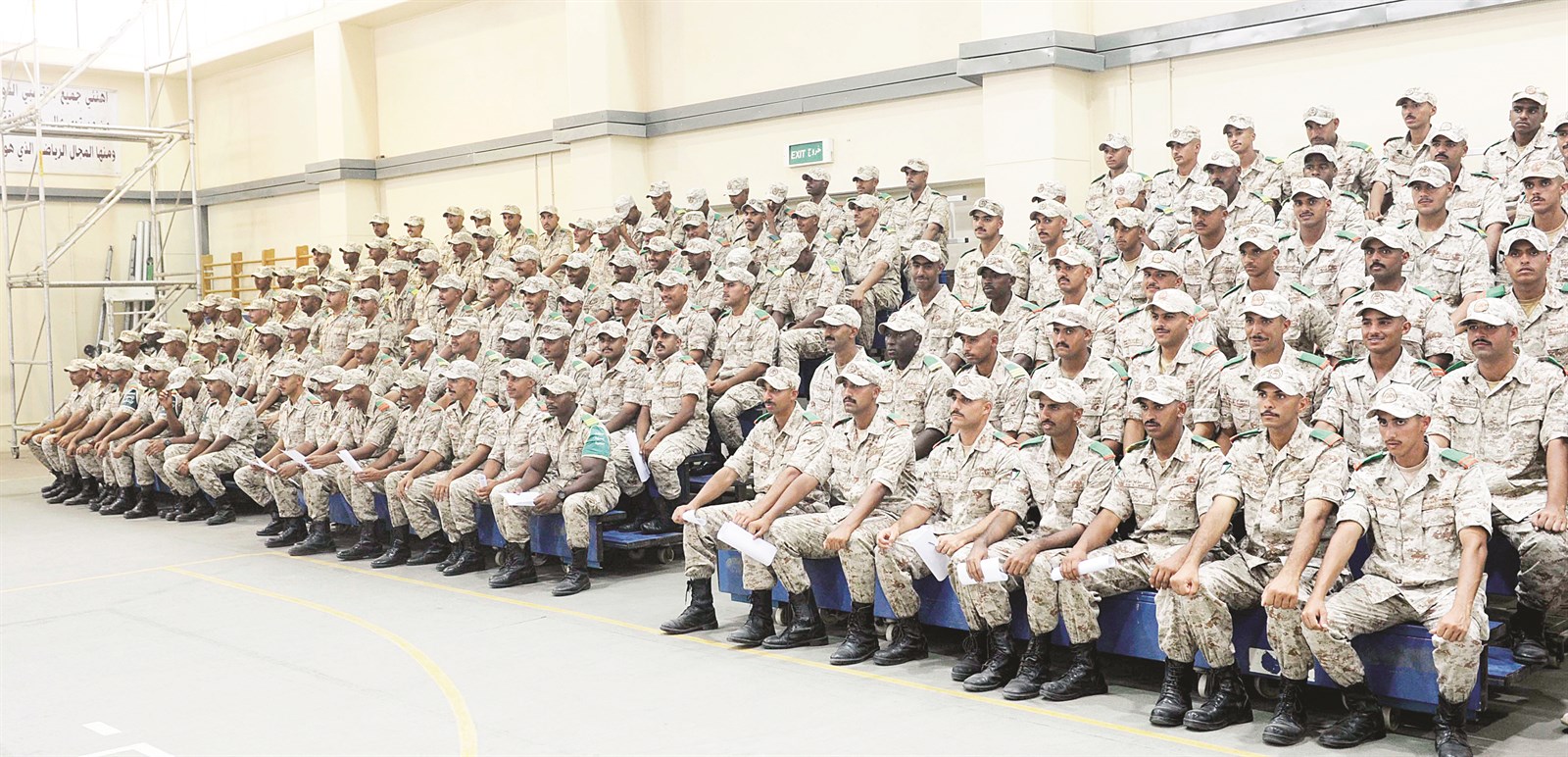 عسكريون ينتظرون دورهم للتبرع (تصوير نايف العقلة)