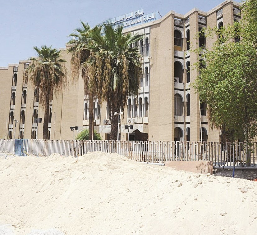 منبى النقل آيل للسقوط