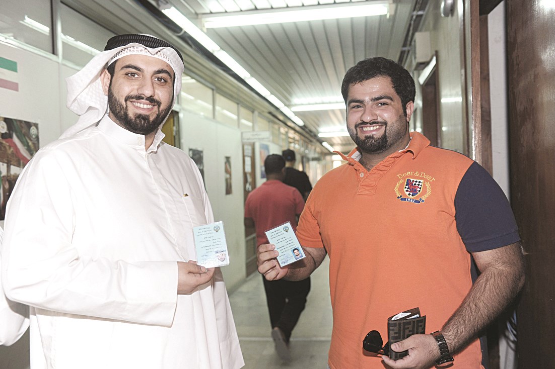 سعيدان باجازة القيادة البحرية