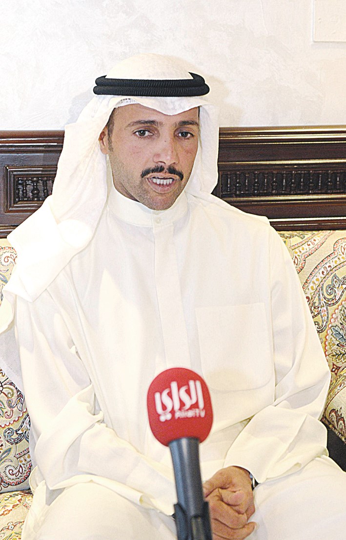 الغانم متحدثا في الديوانية