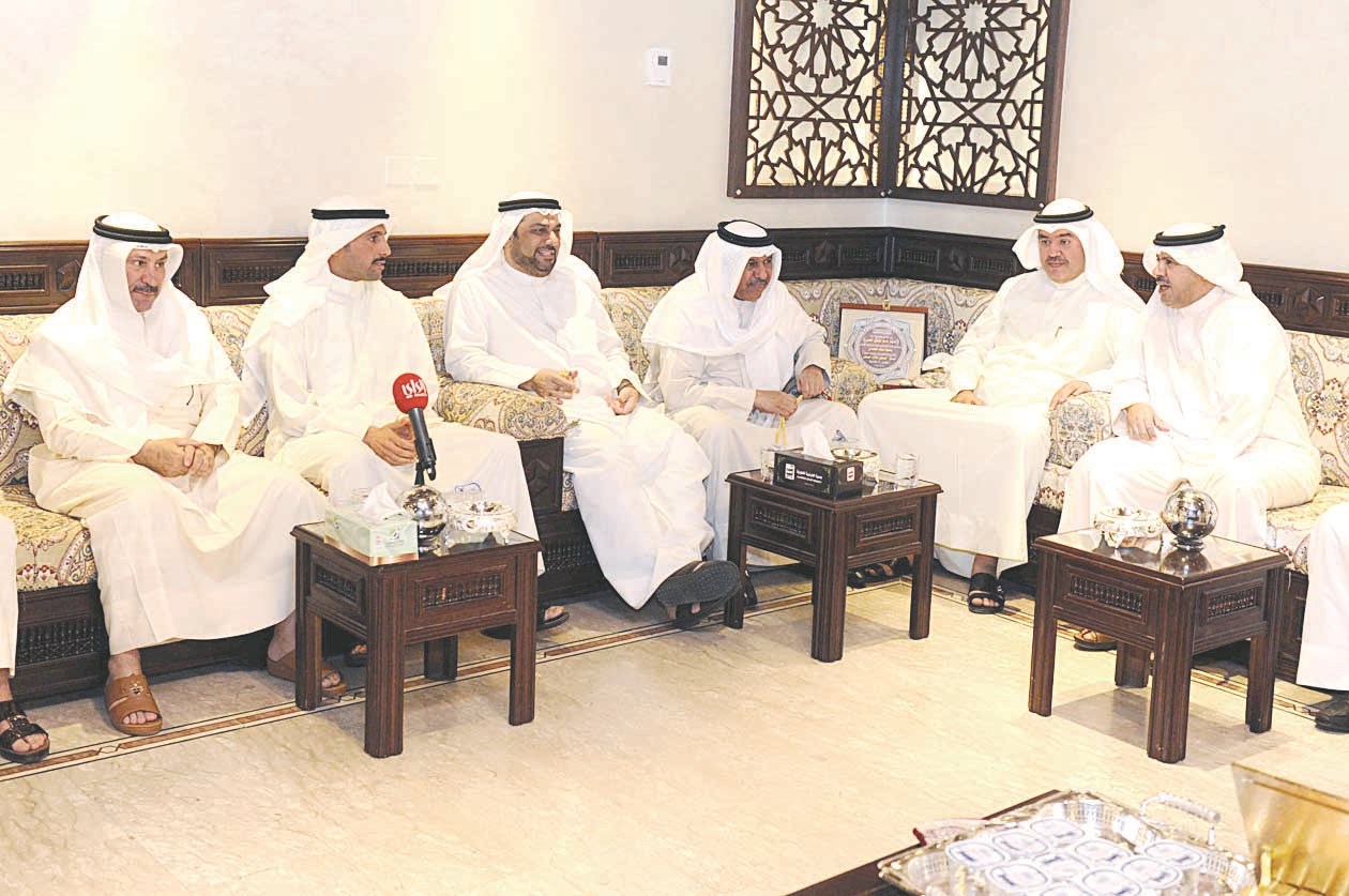 النواب في ديوانية ماجد موسى