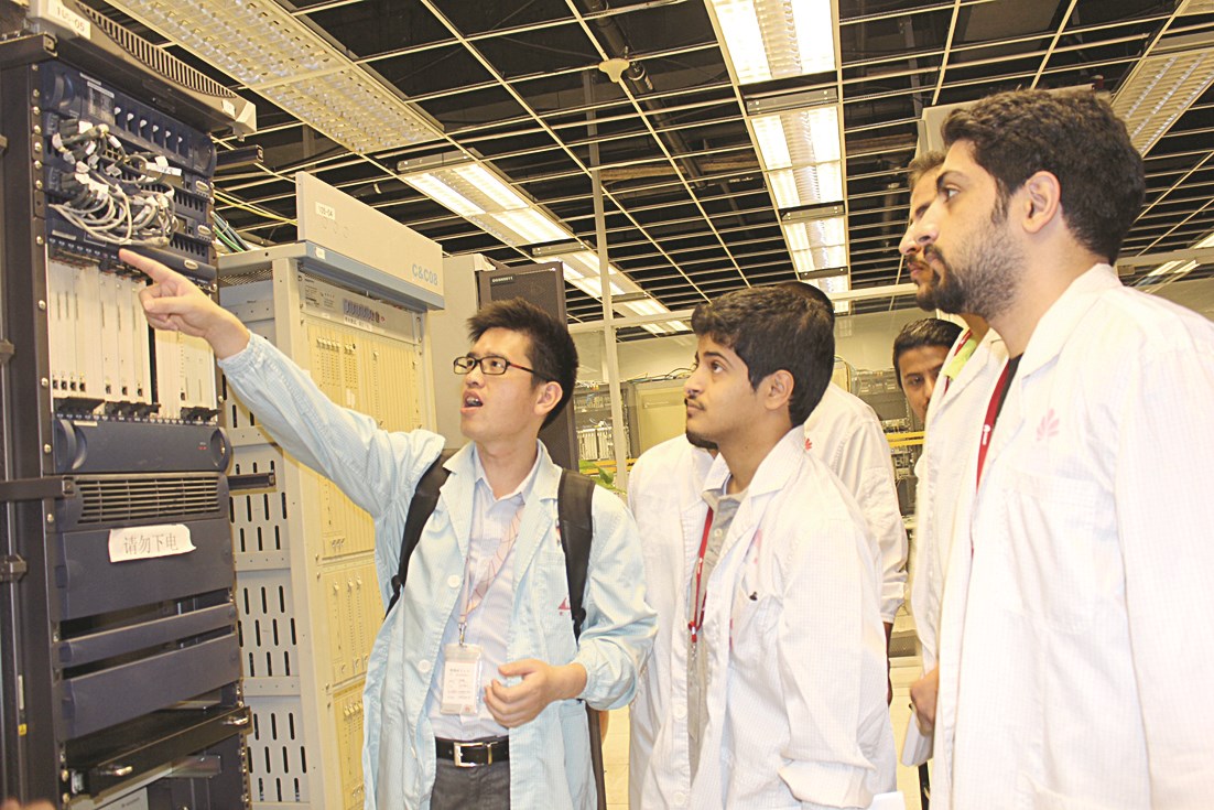 u0627u0644u0637u0644u0627u0628 u0641u064a u062cu0648u0644u0629 u0639u0645u0644u064au0629