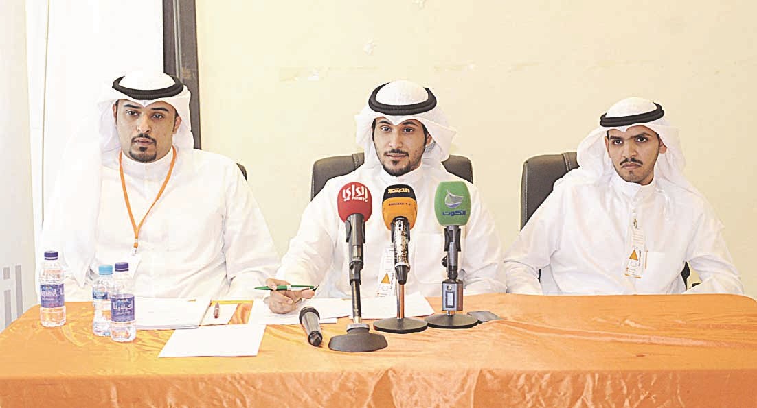 u0623u0639u0636u0627u0621 u0627u0644u0642u0627u0626u0645u0629 u0627u0644u0645u062fu0646u064au0629 u0641u064a u0627u0644u0645u0624u062au0645u0631 u0627u0644u0635u062du0627u0641u064a (u062au0635u0648u064au0631 u0632u0643u0631u064au0627 u0639u0637u064au0629)