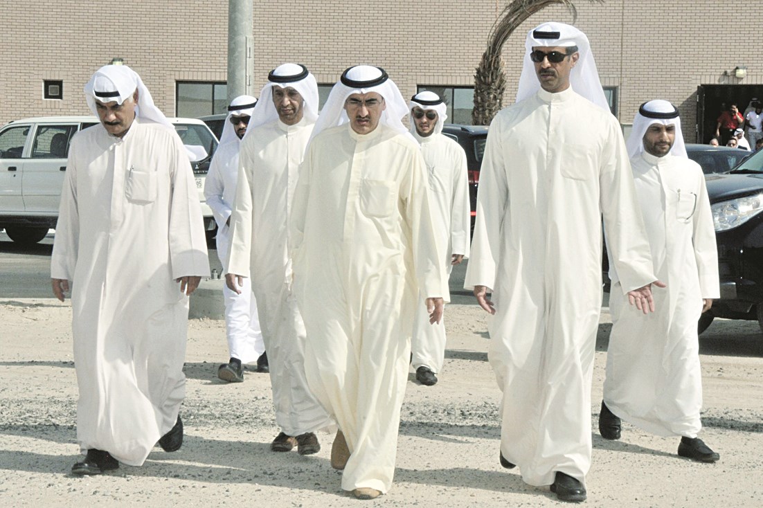 الابراهيم يتفقد مشروع خزانات المياه الجديد (تصوير زكريا عطية)