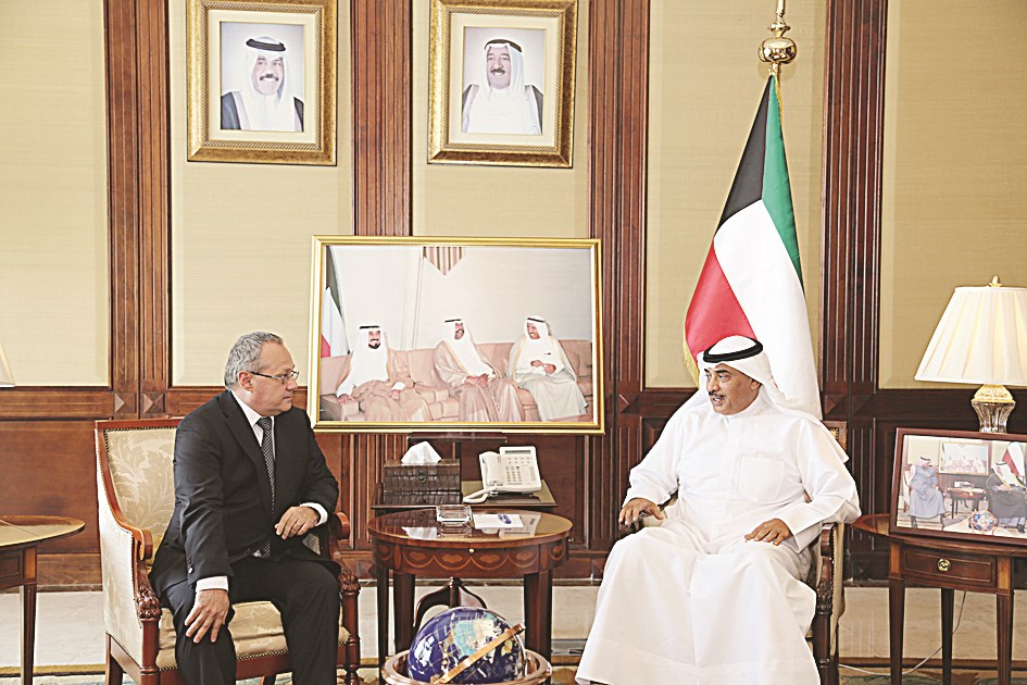 ... ومستقبلاً السفير الهنغاري