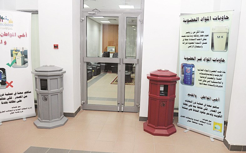 لافتات تثقيفية في مركز الزهراء