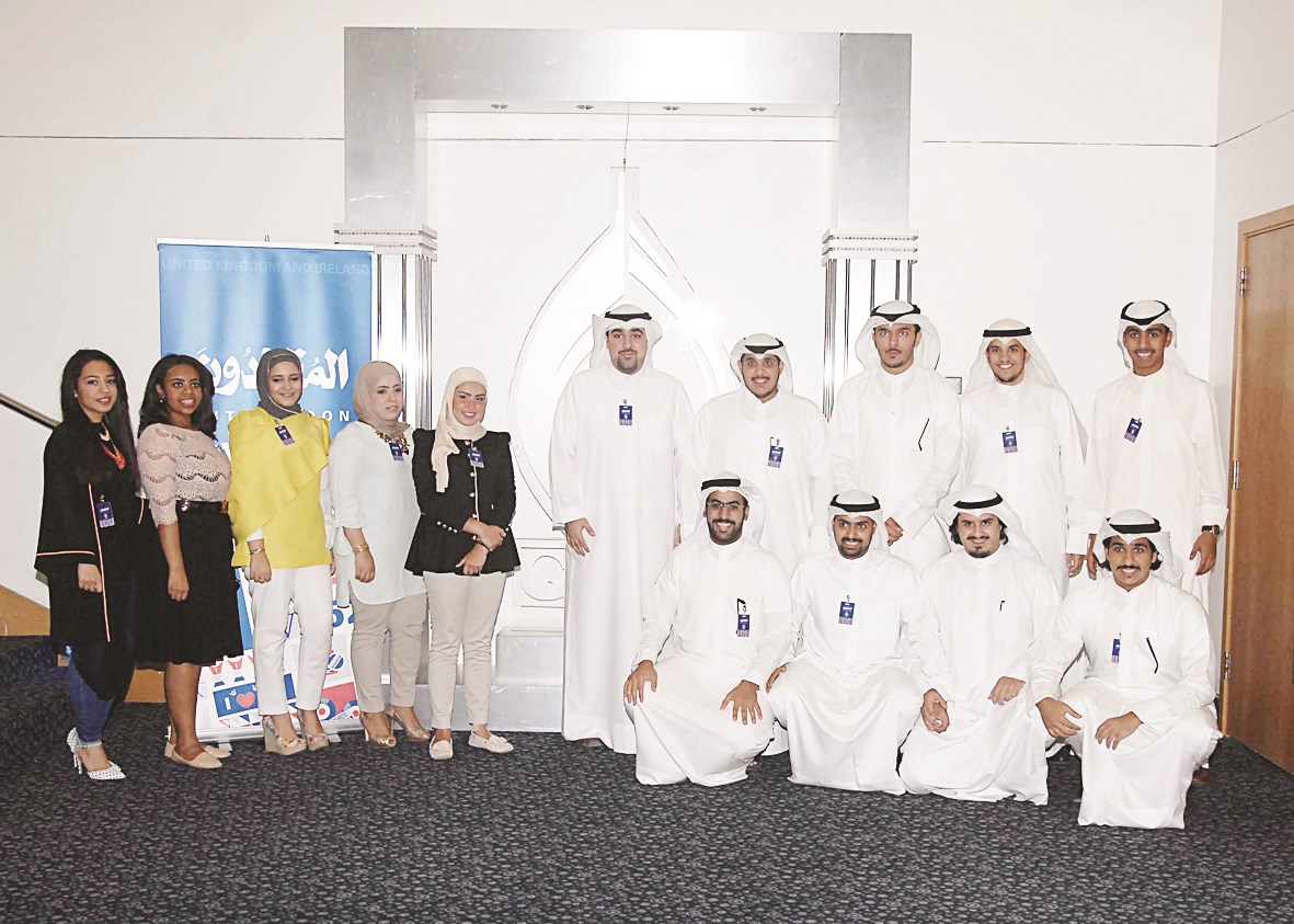 u0623u0639u0636u0627u0621 u0642u0627u0626u0645u0629 u00abu0627u0644u0645u062au062du062fu0648u0646u00bb u0641u064a u0644u0642u0637u0629 u062cu0645u0627u0639u064au0629 (u062au0635u0648u064au0631 u0633u0639u062f u0647u0646u062fu0627u0648u064a)