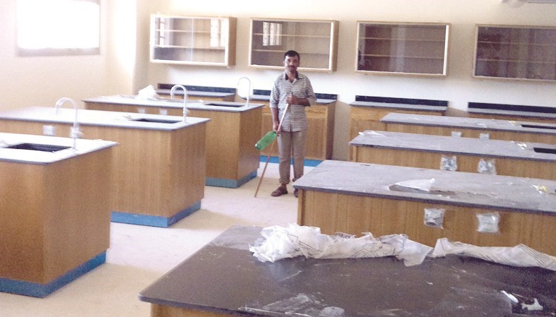 مختبرات العلوم في ثانوية سعد العبدالله