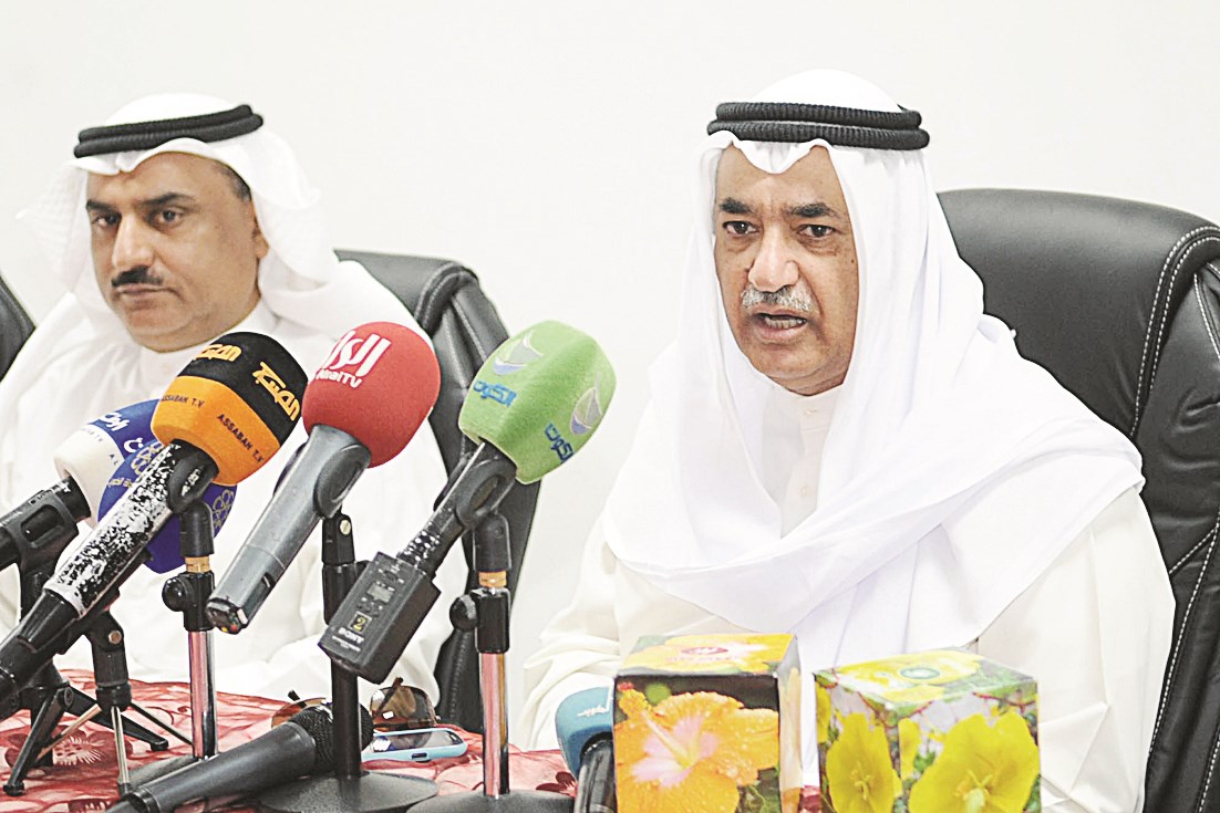 وزير التربية متحدثاً في مؤتمره الصحافي على هامش الجولة