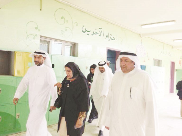 u0648u0643u064au0644 u0627u0644u062au0639u0644u064au0645 u0627u0644u0639u0627u0645 u062eu0644u0627u0644 u062cu0648u0644u062au0647 u0641u064a u0645u0646u0637u0642u0629 u0627u0644u0623u062du0645u062fu064a u0627u0644u062au0639u0644u064au0645u064au0629 u0628u0631u0641u0642u0629 u0627u0644u0635u0644u0627u0644