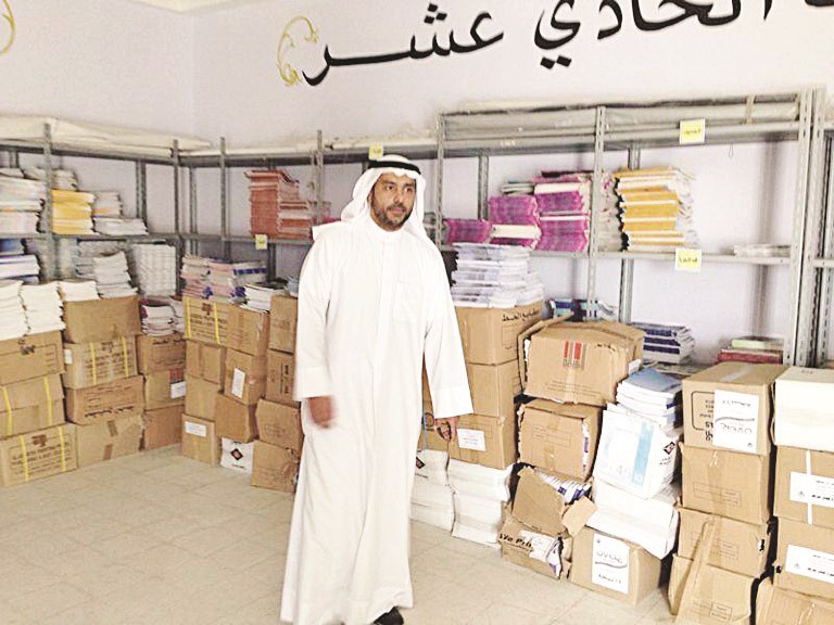 الرشيد يتفقد الكتب المدرسية