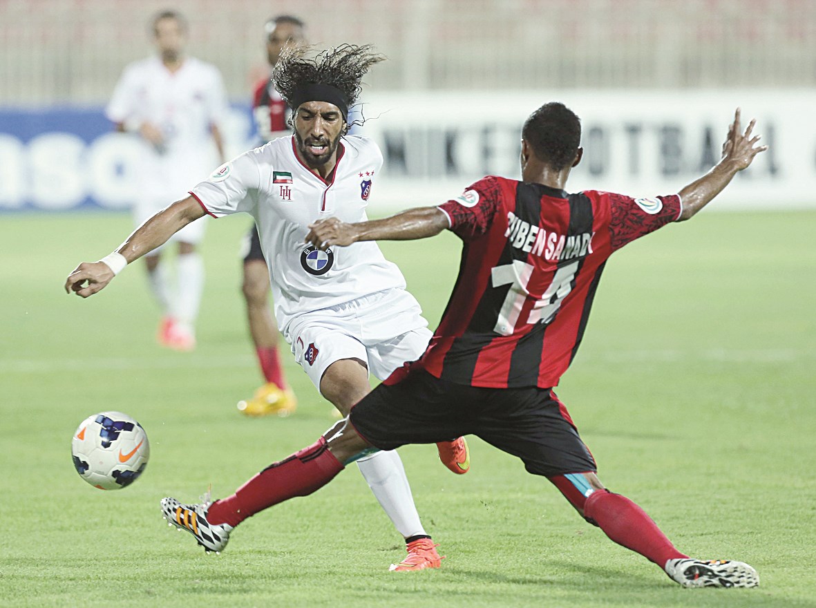 u0641u0647u062f u0627u0644u0639u0646u0632u064a u064au062du0627u0648u0644 u0627u0644u0645u0631u0648u0631 u0645u0646 u0623u062du062f u0644u0627u0639u0628u064a u0627u0644u0641u0631u064au0642 u0627u0644u0625u0646u062fu0648u0646u064au0633u064a (u0627u0644u0623u0632u0631u0642 u062fu0648u062a u0643u0648u0645)