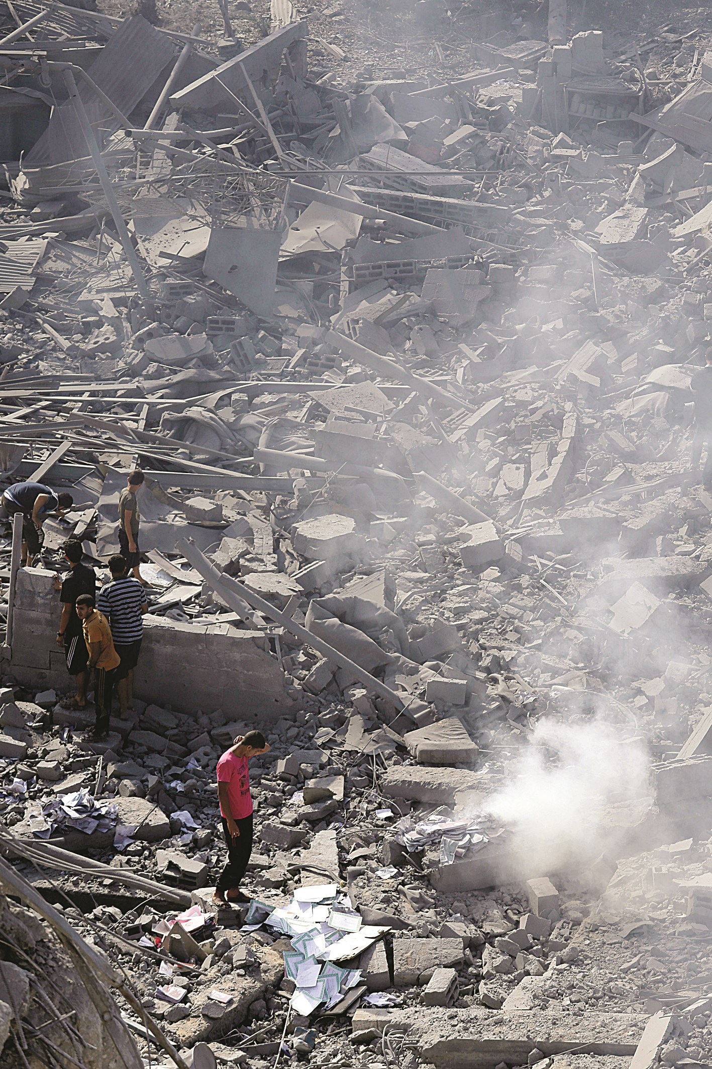 u0641u0644u0633u0637u064au0646u064au0648u0646 u0641u0648u0642 u0631u0643u0627u0645 u0645u0633u062cu062f u0627u0644u0634u0627u0641u0639u064a u0627u0644u0630u064a u062fu0645u0631u062au0647 u0637u0627u0626u0631u0629 u0625u0633u0631u0627u0626u064au0644u064au0629 u0641u064a u063au0632u0629 u0623u0645u0633  (u0623 u0628)