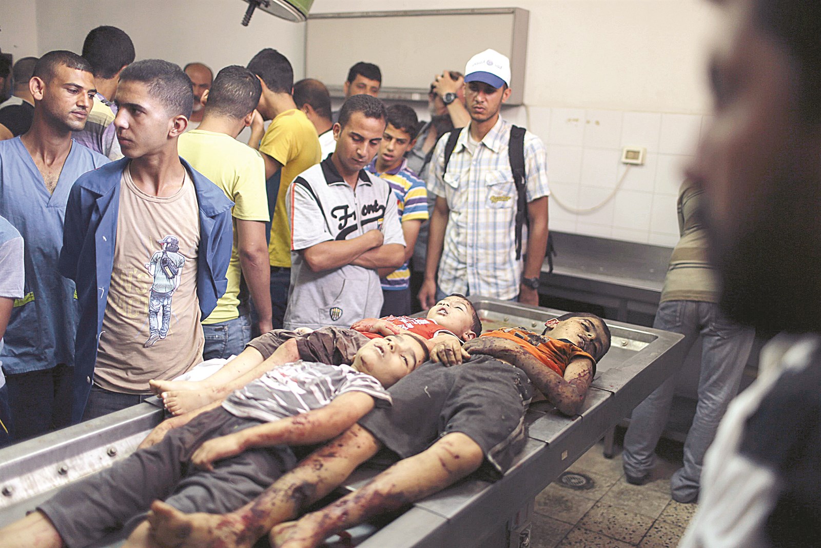 u0641u0644u0633u0637u064au0646u064au0648u0646 u0645u062au062cu0645u0639u0648u0646 u062du0648u0644 u062cu062bu062b 3 u0623u0637u0641u0627u0644 u0642u062au0644u0648u0627 u0641u064a u063au0627u0631u0629 u0625u0633u0631u0627u0626u064au0644u064au0629 u0639u0644u0649 u063au0632u0629 (u0631u0648u064au062au0631u0632)