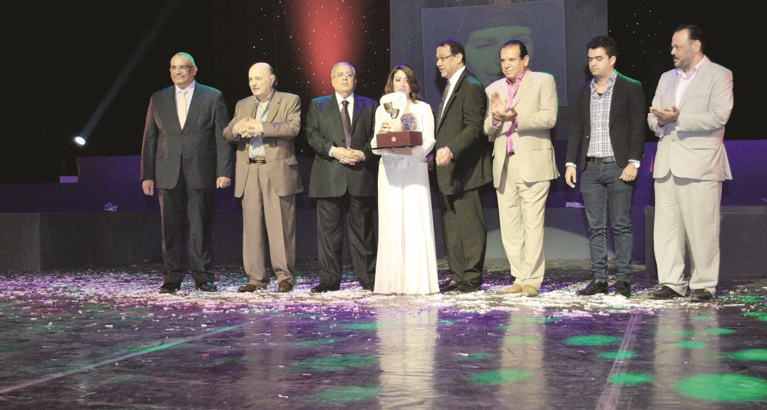 u062cu0627u0646u0628 u0645u0646 u0627u0644u0627u062du062au0641u0627u0644 u0628u062au0633u0644u064au0645 u0627u0644u062cu0648u0627u0626u0632