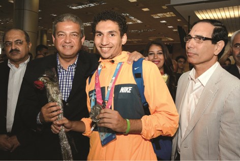 الورود كانت في استقبال الوفد العائد من الصين