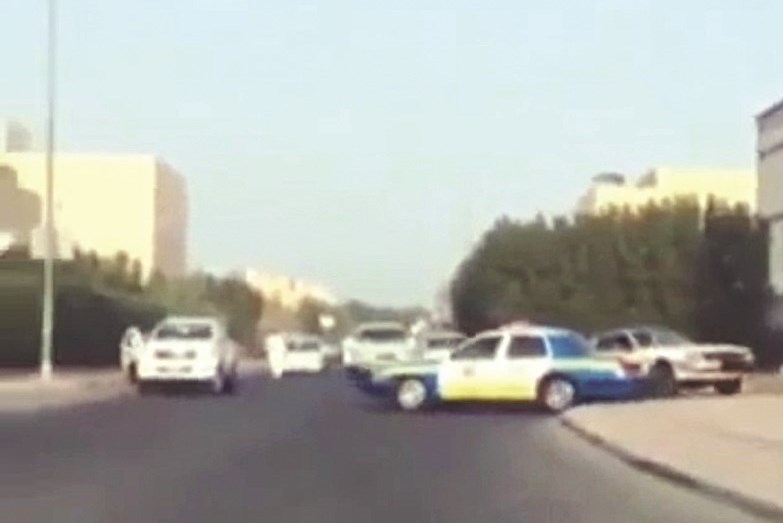 ... ومحاولة استيقافه بالقوة