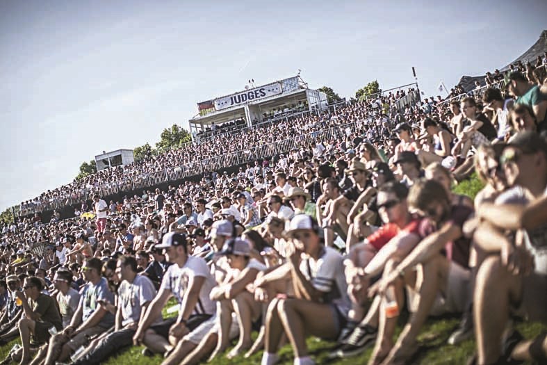 اكثر من 18 ألف متفرج