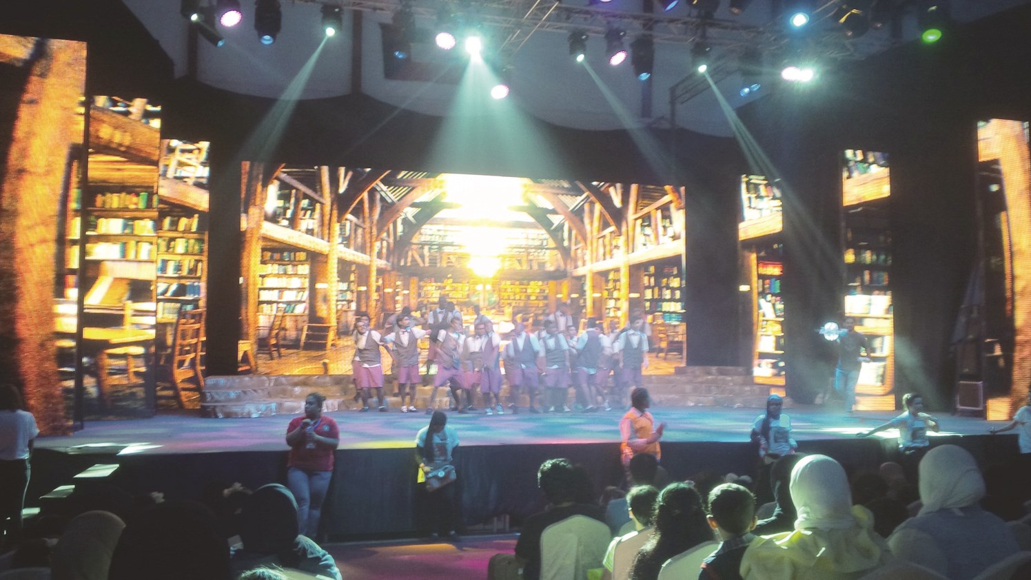 مشهد مسرحي من «مدينة المرجان»