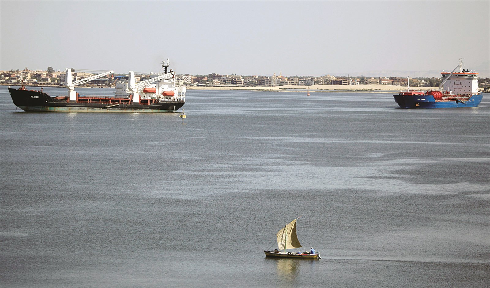 المشروع الجديد سيعزز إيرادات القناة  (رويترز)