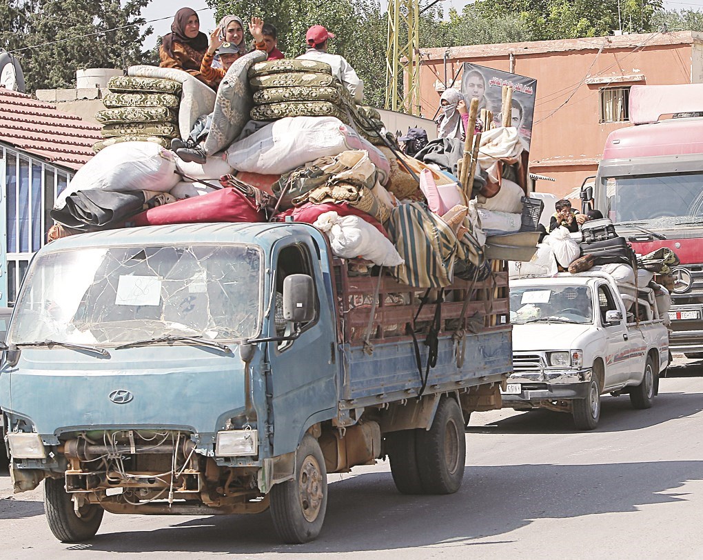 u0644u0627u062cu0626u0648u0646 u0633u0648u0631u064au0648u0646 u0647u0631u0628u0648u0627 u0645u0646 u0627u0644u0645u0639u0627u0631u0643 u0641u064a u0639u0631u0633u0627u0644 u0641u064a u0637u0631u064au0642u0647u0645 u0627u0644u0649 u0628u0644u0627u062fu0647u0645 u0639u0646u062f u0646u0642u0637u0629 u0627u0644u0645u0635u0646u0639 u0627u0644u062du062fu0648u062fu064au0629 u0645u0639 u0644u0628u0646u0627u0646 u0623u0645u0633 (u0627 u0641 u0628)