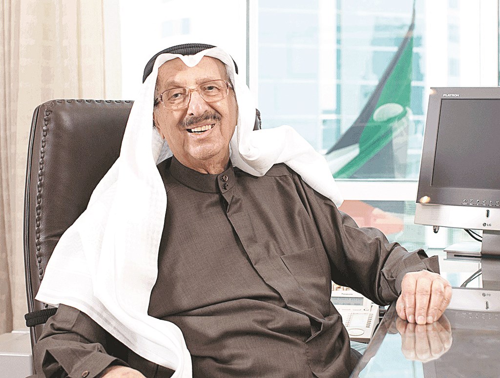 البحر في مكتبه ببنك الكويت الوطني