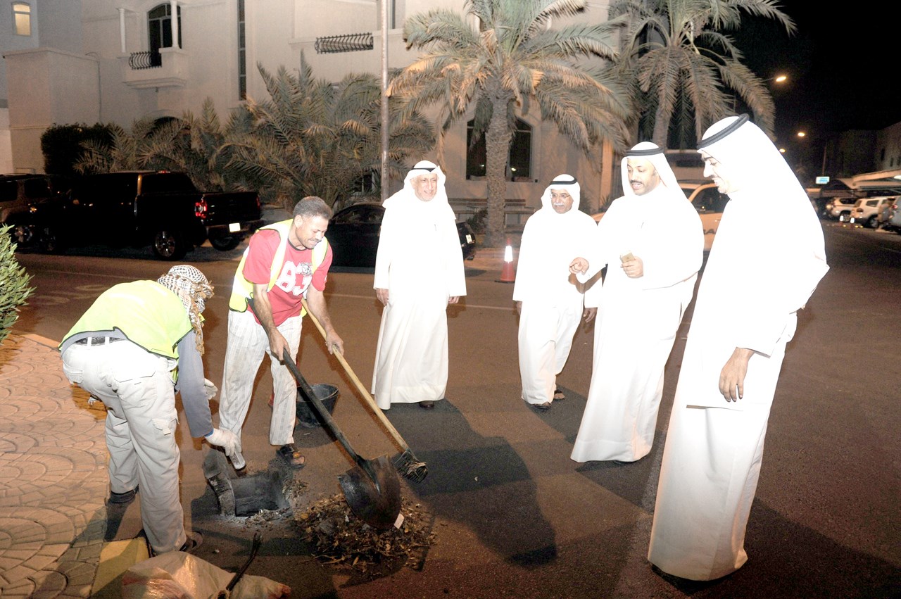 u0645u062fu064au0631u0648 u0627u0644u0635u064au0627u0646u0629 u064au062au0627u0628u0639u0648u0646 u0623u0639u0645u0627u0644 u062au0623u0647u064au0644 u0625u062du062fu0649 u0627u0644u0634u0628u0643u0627u062a (u062au0635u0648u064au0631 u0632u0643u0631u064au0627 u0639u0637u064au0629)