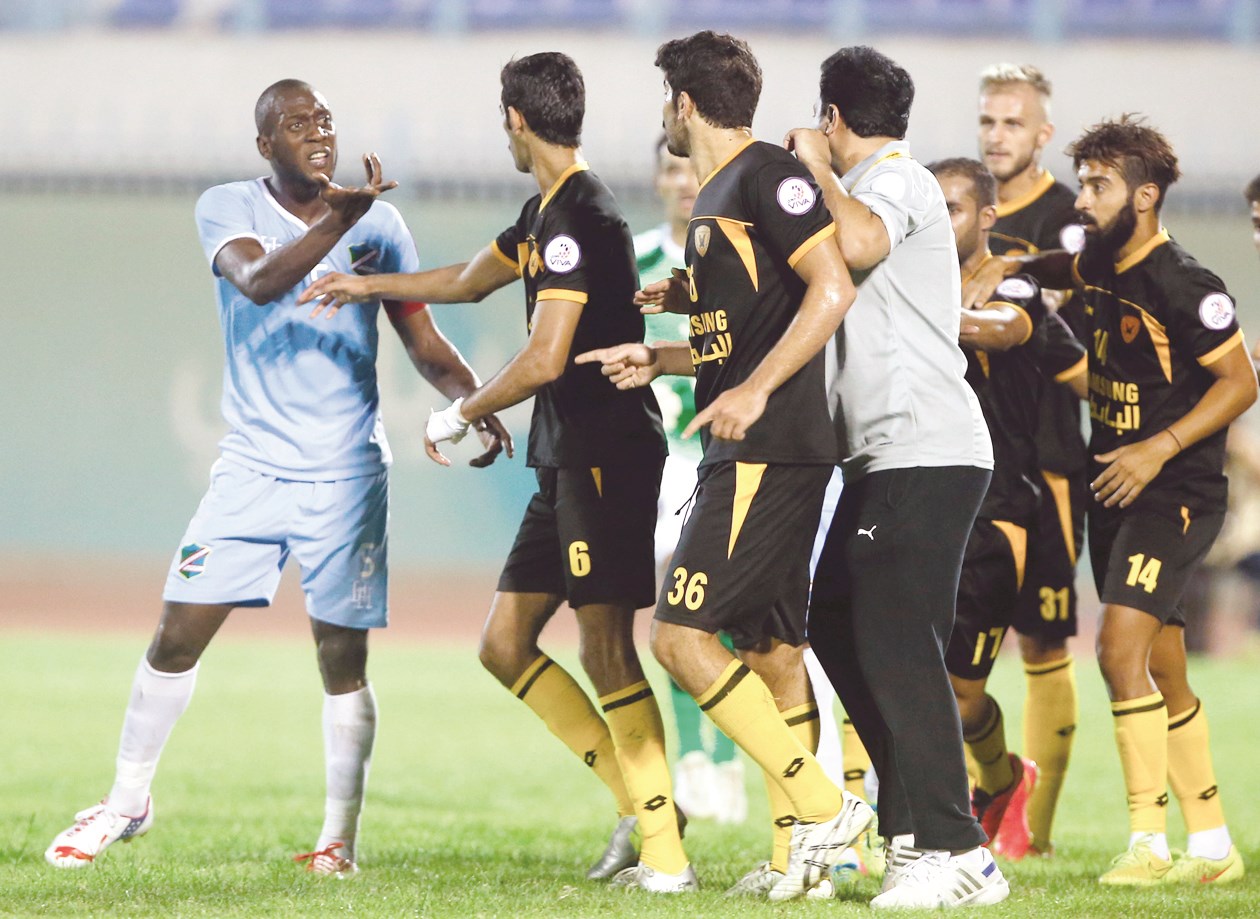 u0643u064au062au0627 u064au0639u062au0631u0636 u0639u0644u0649 u0645u0627 u0642u0627u0645 u0628u0647 u0644u0627u0639u0628 u0627u0644u0642u0627u062fu0633u064au0629 u062eu0627u0644u062f u0627u0628u0631u0627u0647u064au0645 u062au062cu0627u0647 u0632u0645u064au0644u0647 u0627u0644u0639u0627u062cu064a u062cu0645u0639u0629 u0633u0639u064au062f (u0627u0644u0623u0632u0631u0642 u062fu0648u062a u0643u0648u0645)