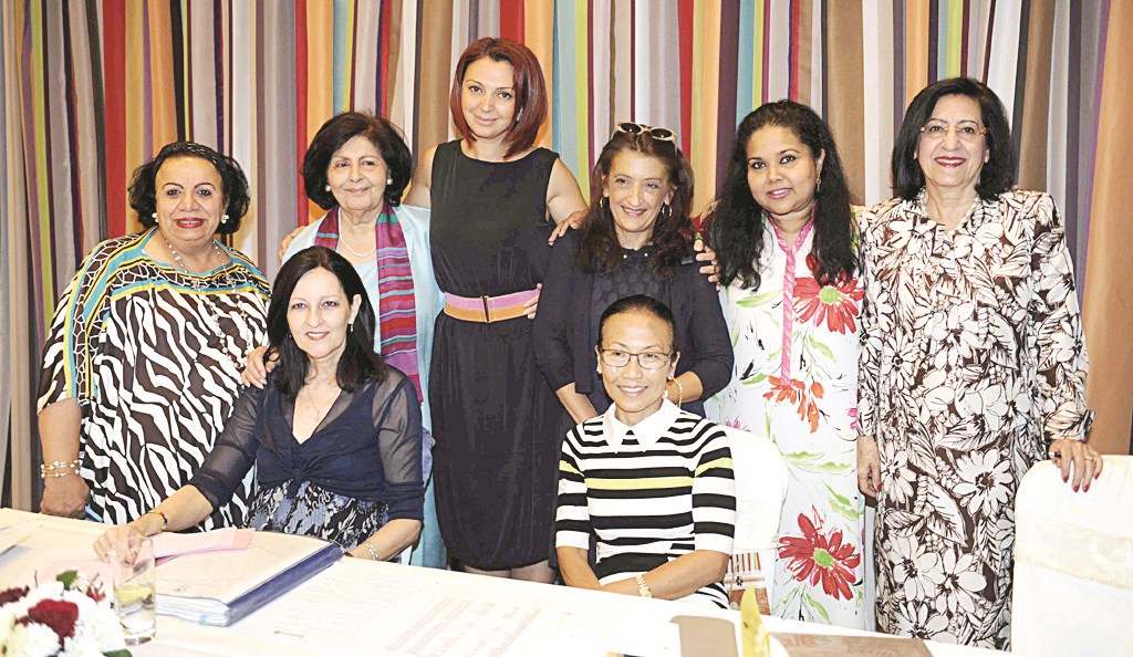 u062cu0648u0632u0641u064au0646 u0647u0648u0644 u0645u062au0648u0633u0637u0629 u0639u062fu062fu0627u064b u0645u0646 u0639u0636u0648u0627u062a u0627u0644u0644u062cu0646u0629 u0627u0644u062fu0648u0644u064au0629 (u062au0635u0648u064au0631 u0637u0627u0631u0642 u0639u0632u0627u0644u062fu064au0646)