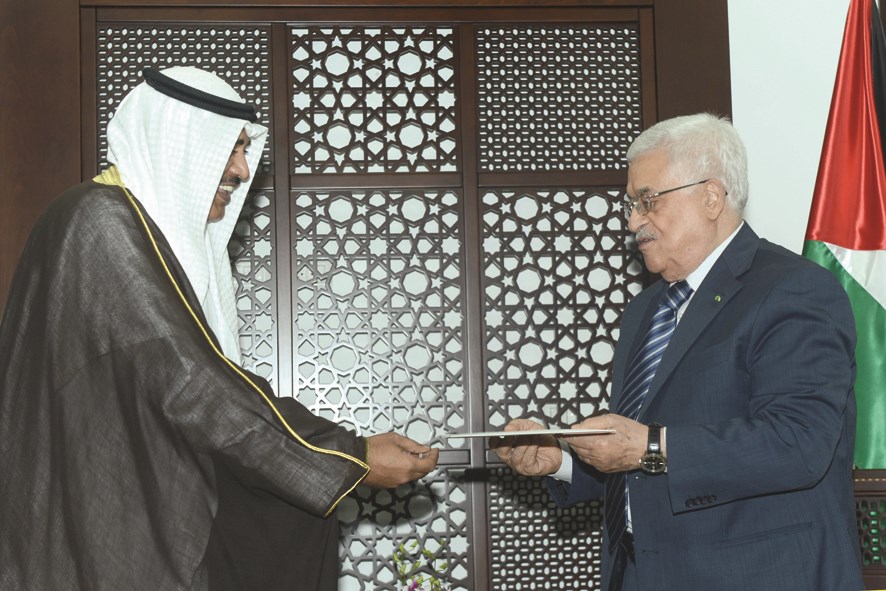 عباس يتسلم رسالة الأمير من الخالد